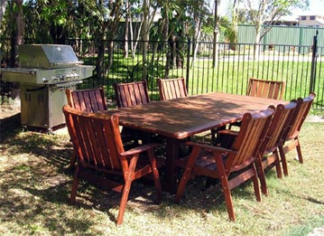 Hervey Bay Accommodation - Emeraldene Inn - Lodge BBQ area