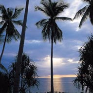 Budget Accommodation Hervey Bay Green Motel Sunset over beach